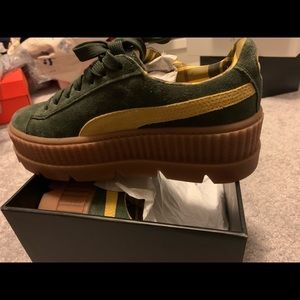~LIKE NEW~ PUMA CREEPERSUEDE SNEAKERS